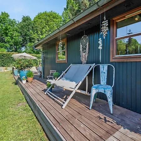 Idyllic Forest-fringed Holiday By The Beach